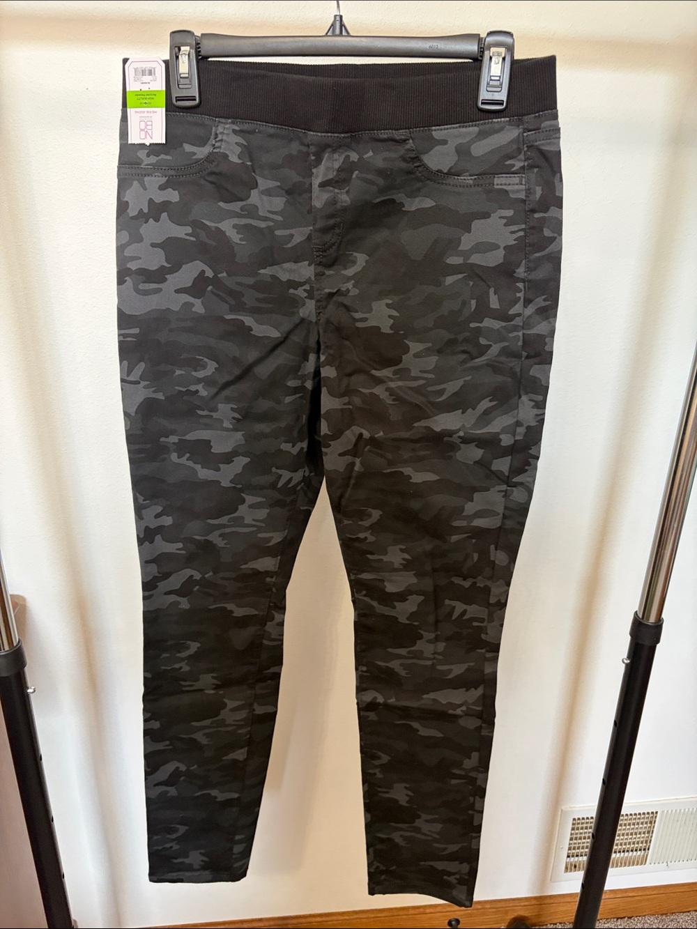 Women’s Black Grey Camouflage Pull-On skinny Pants Large juniors